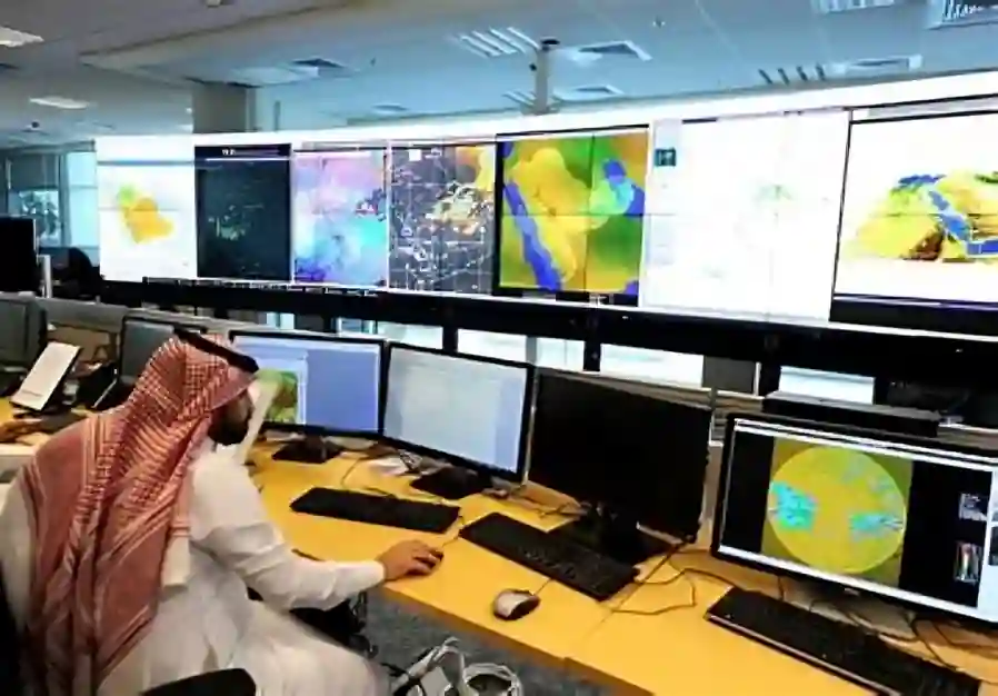 عواصف وأمطار تجتاح المملكة اليوم