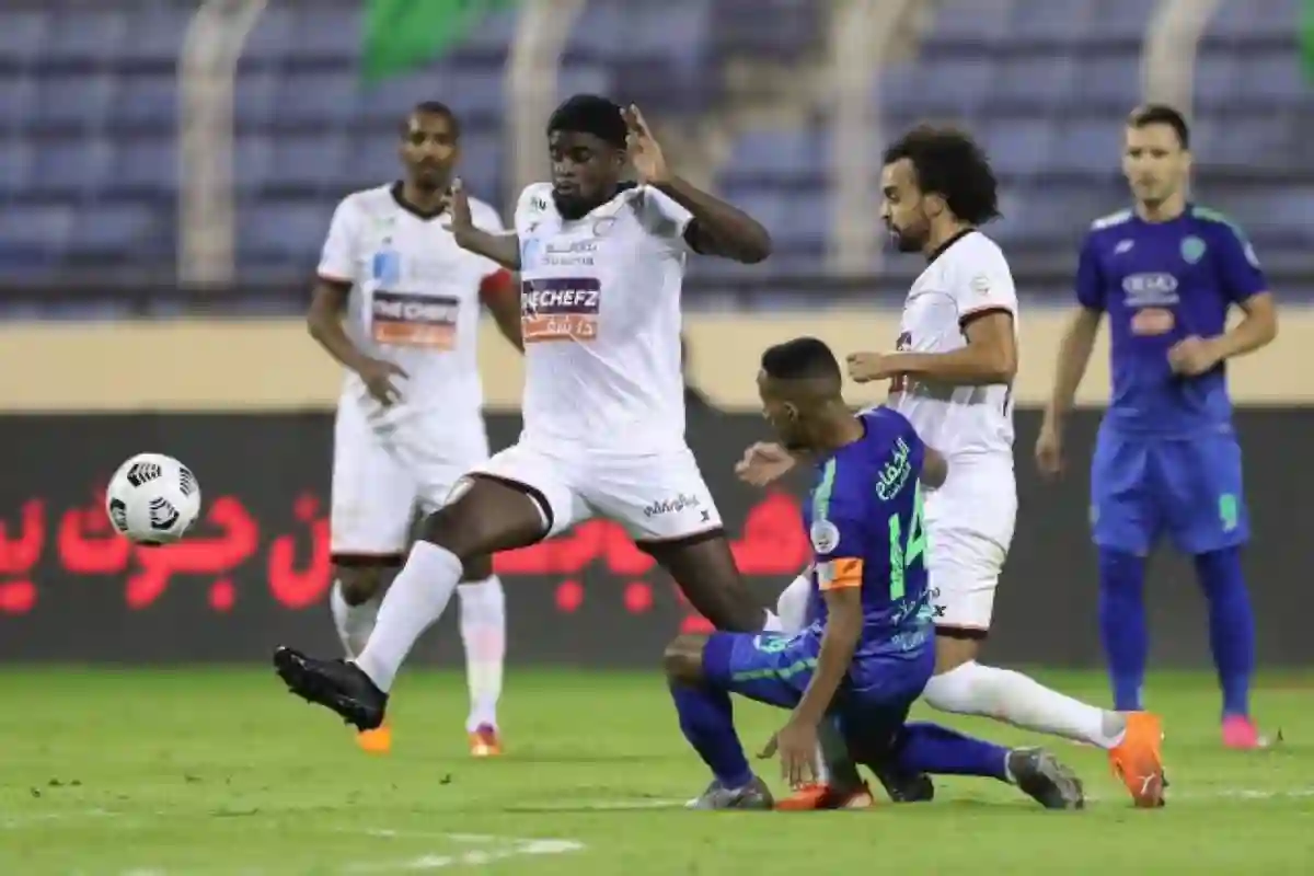 الفتح يستضيف الشباب في مواجهة صعبة بالدوري السعودي 